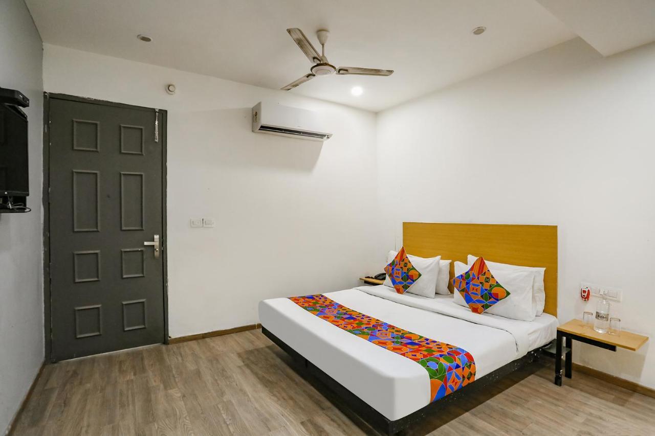 Fabhotel Vat - Meera Bagh Delhi (National Capital Territory of India) Exterior foto