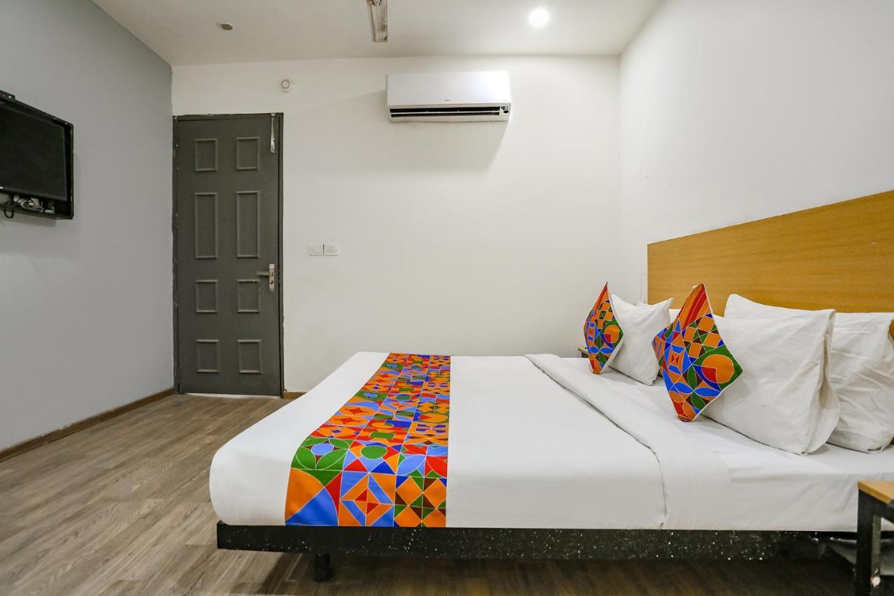Fabhotel Vat - Meera Bagh Delhi (National Capital Territory of India) Exterior foto
