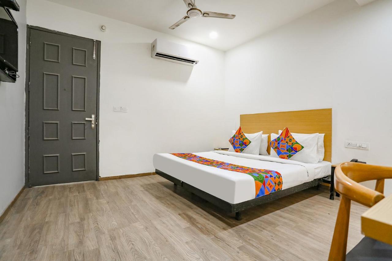Fabhotel Vat - Meera Bagh Delhi (National Capital Territory of India) Exterior foto
